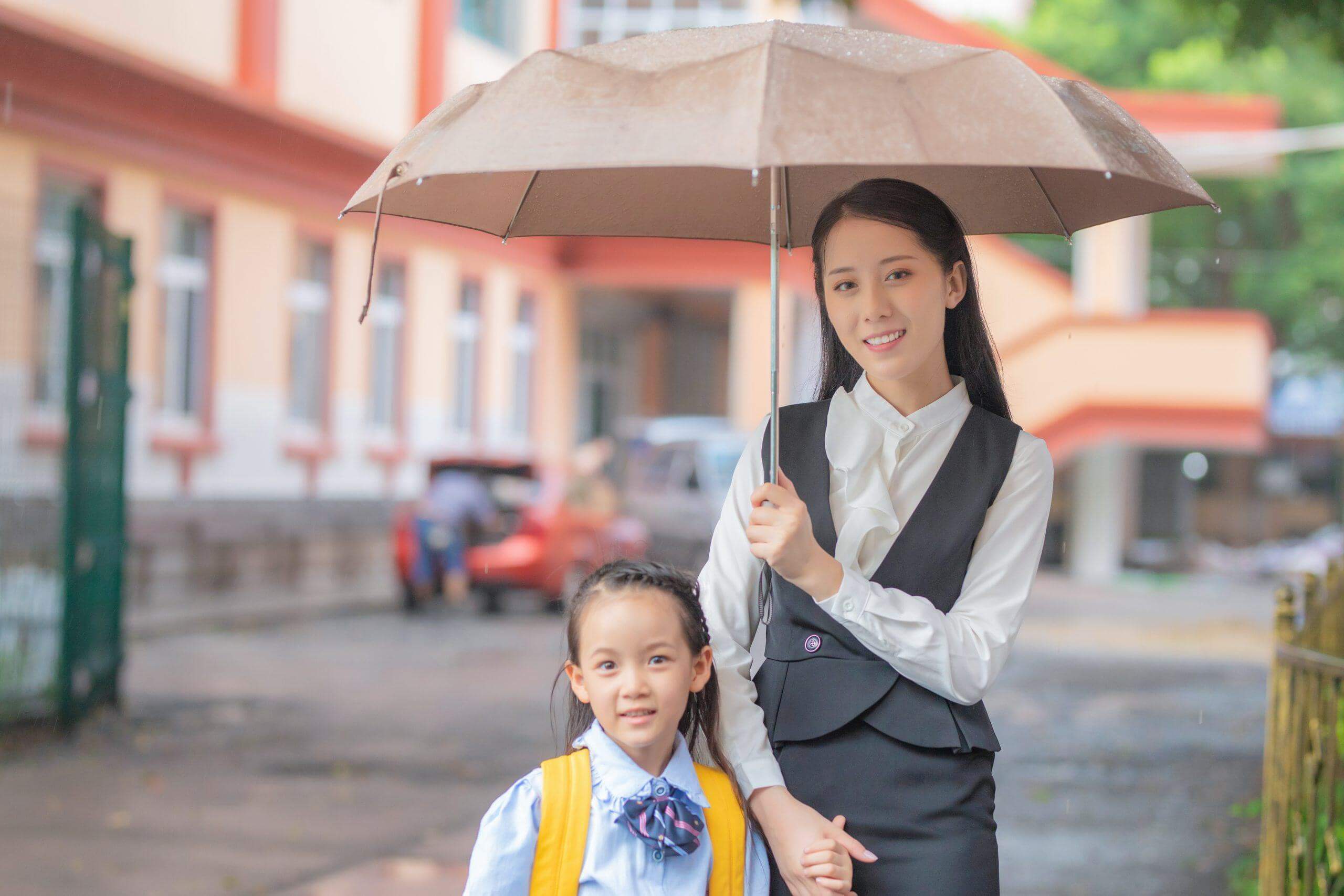 Mẹ có biết vì sao con không muốn đi học? 39 mẹ đưa con đi học