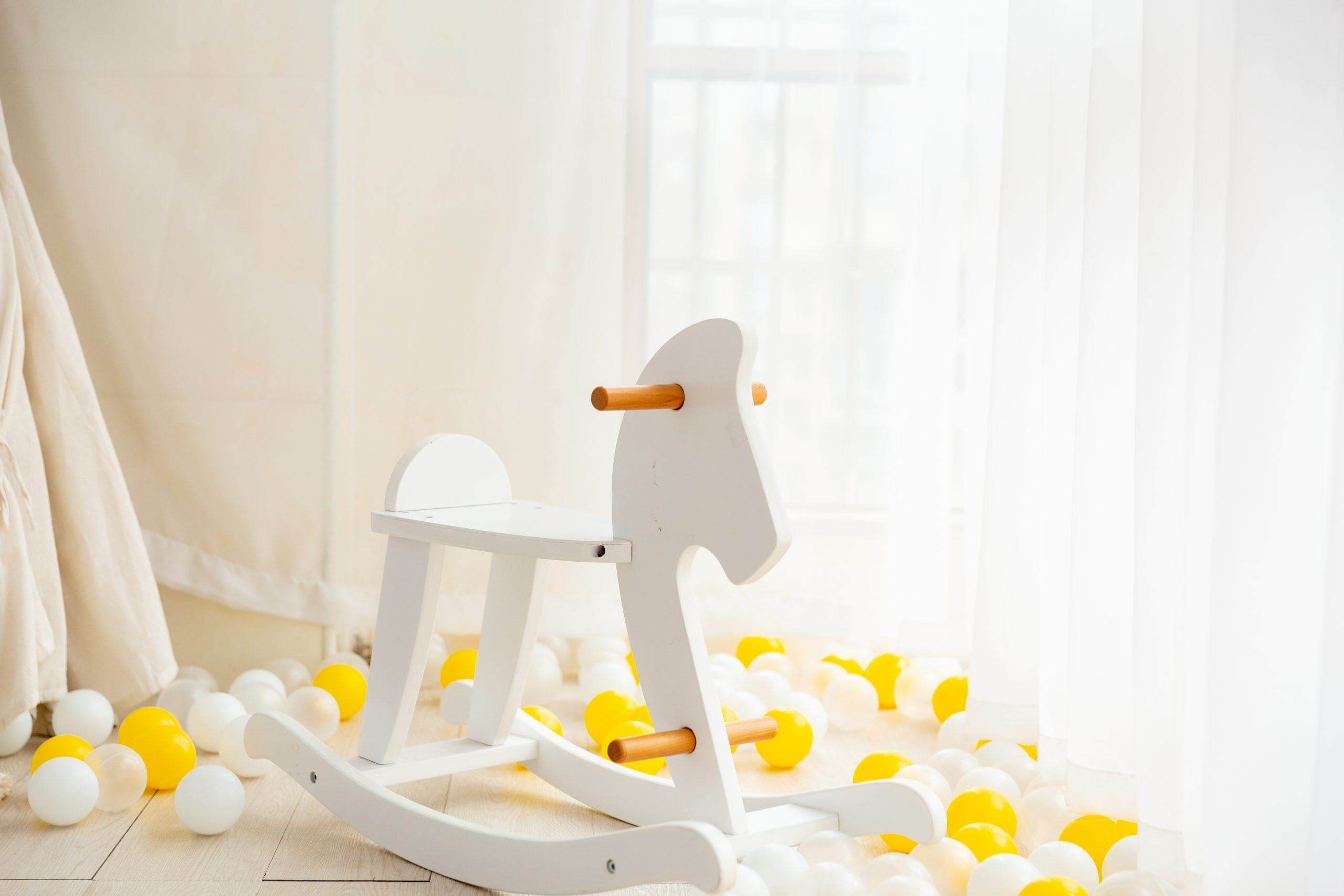 Mách mẹ cách chọn đồ chơi cho bé theo từng độ tuổi 40 ngựa gỗ