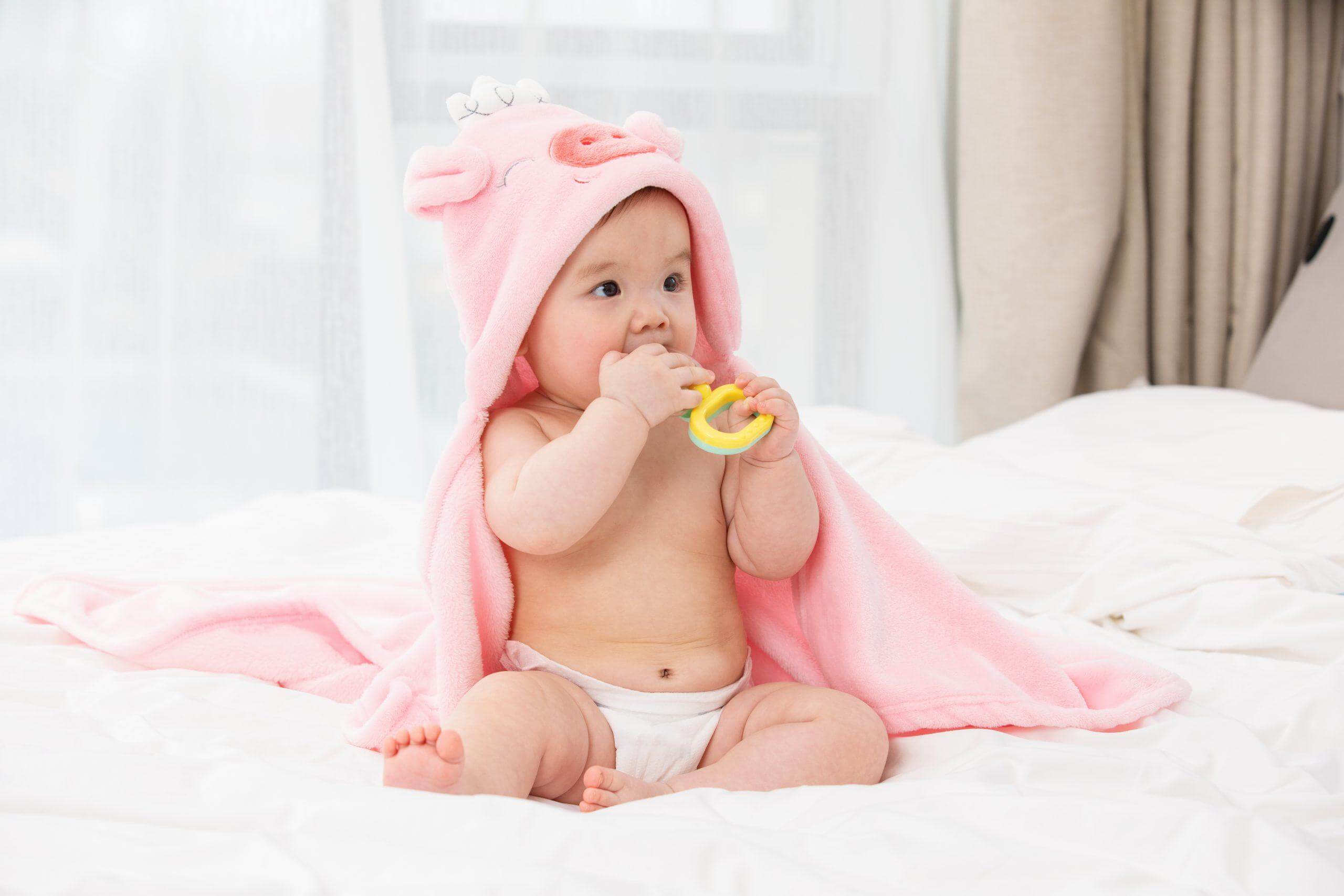 Mách mẹ cách chọn đồ chơi cho bé theo từng độ tuổi 38 bé chơi đồ chơi