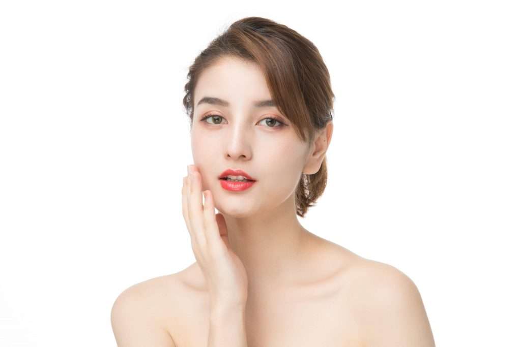 chăm môi bằng son dưỡng