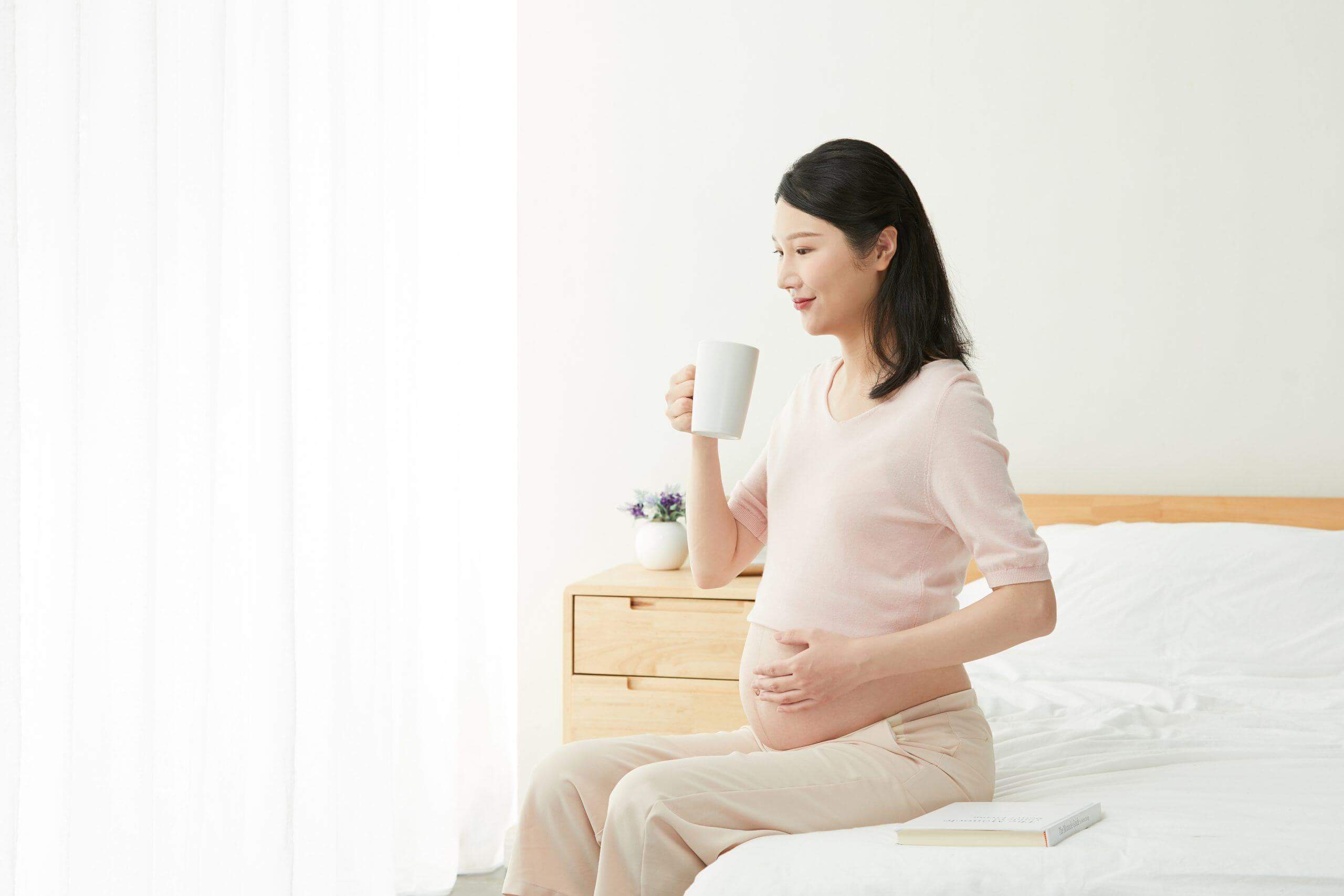 Top 7 món ăn tốt cho bà bầu trong giai đoạn đầu thai kỳ, mẹ ghi nhớ nhé! 38 uống nước