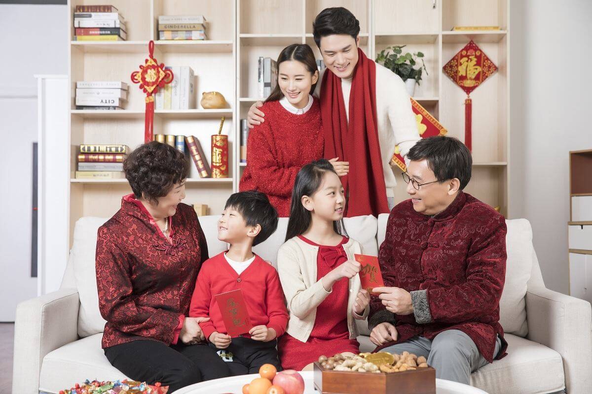 Mùng 1 Tết nên làm gì để thu hút may mắn, bình yên cả năm? 35 mùng 1 tết