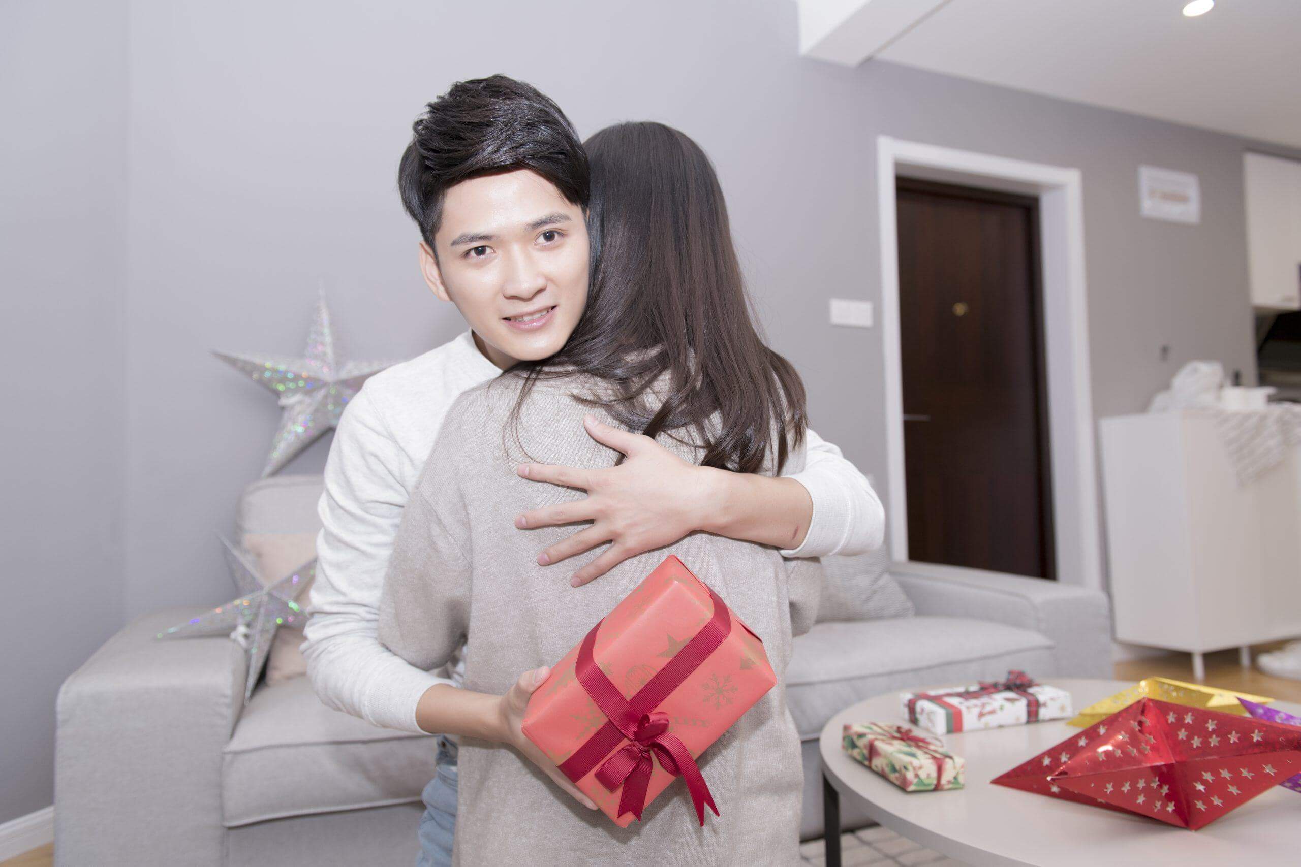chồng đối xử tốt với vợ