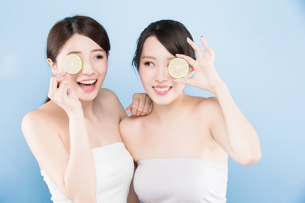 Cùng tìm hiểu cách chăm sóc da của phụ nữ Á - Âu thời hiện đại 34 ROHTO HADA LABO