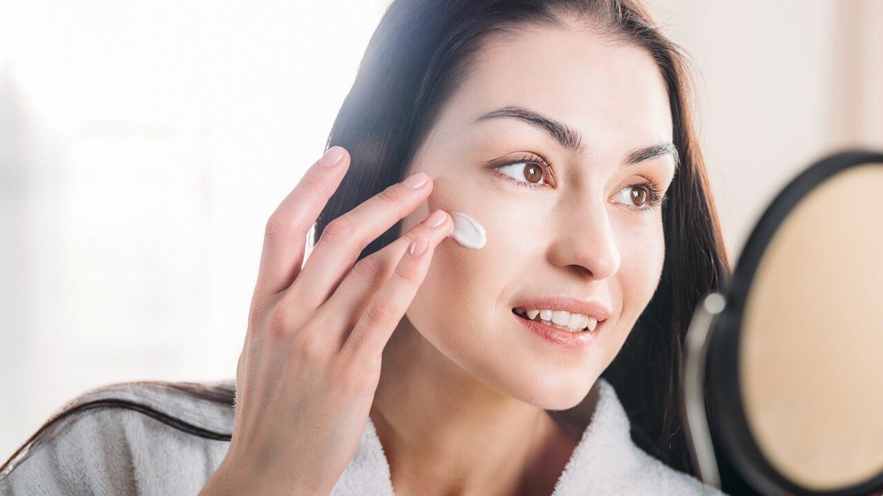 Học 7 bước chăm sóc da mặt này, dù qua tuổi 25 bạn vẫn sẽ luôn rạng ngời 36 dùng sản phẩm đặc trị