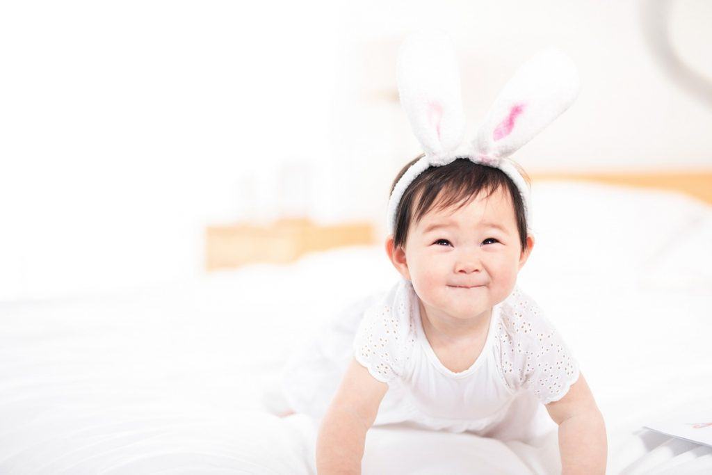 bé gái bị bệnh phụ khoa