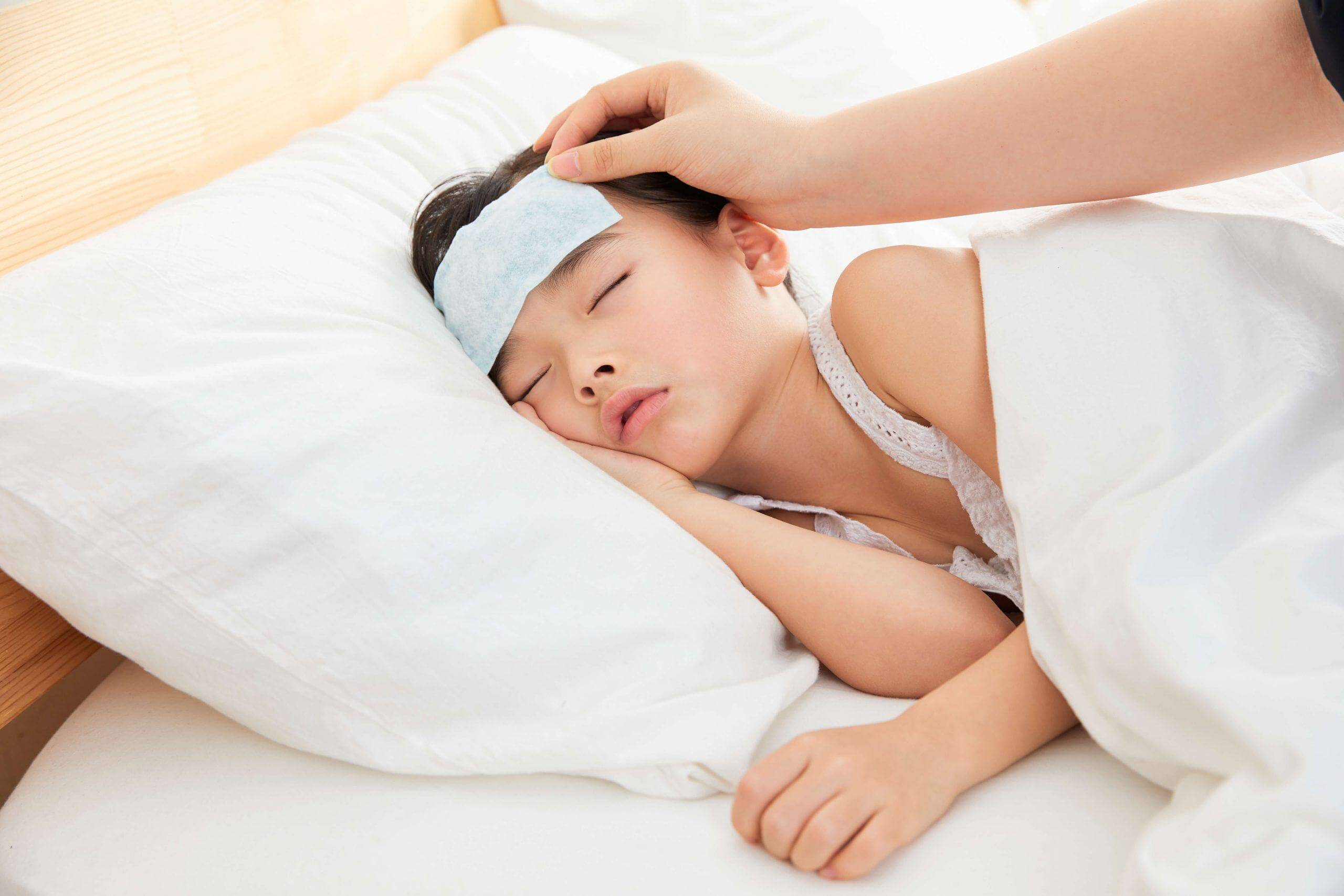 Mách "nhẹ" bí quyết điều trị cảm lạnh siêu hiệu quả cho bé yêu 39 trẻ bị sốt