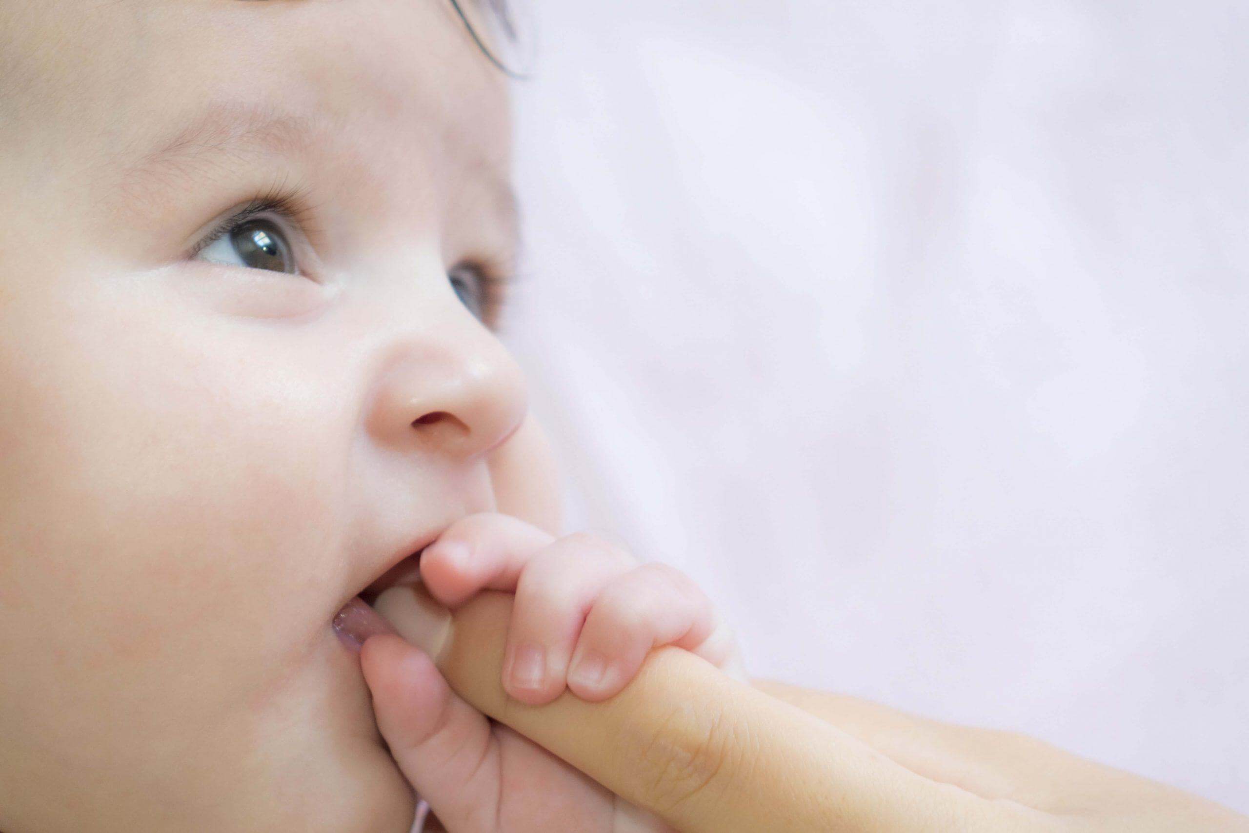 Bác sĩ mách mẹ cách giúp con có hàm răng đẹp mê ly như sau 37 em bé dễ thương
