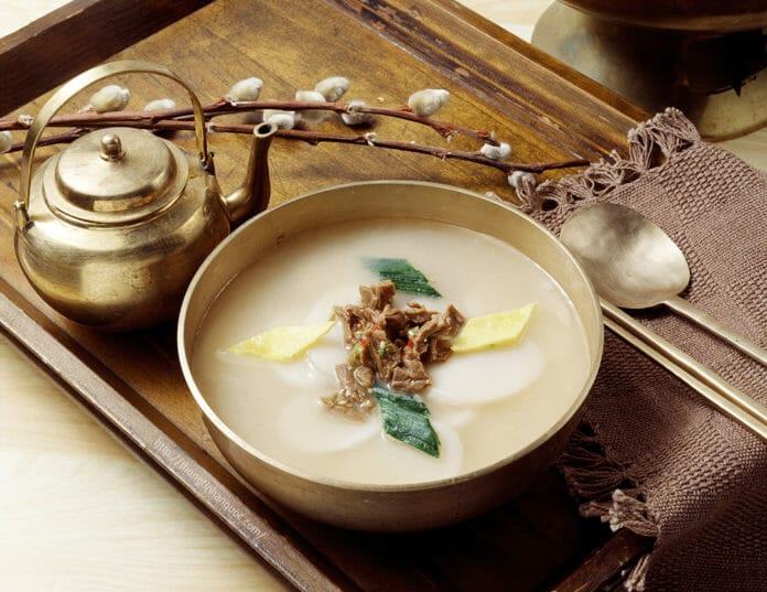 10 món ăn ngày tết cổ truyền của người Hàn Quốc mà bạn nên thử! 44 súp bánh gạo