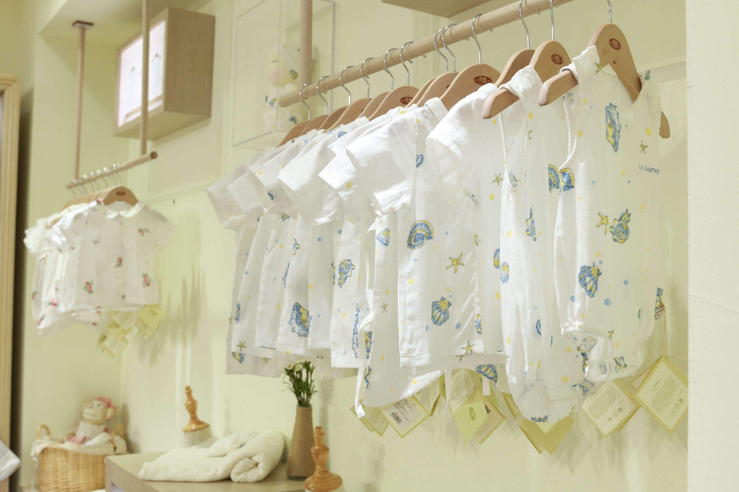 Sắm đồ sơ sinh, đừng tiếc tiền mà tái sử dụng cho con các món đồ này! 41 quần áo cũ