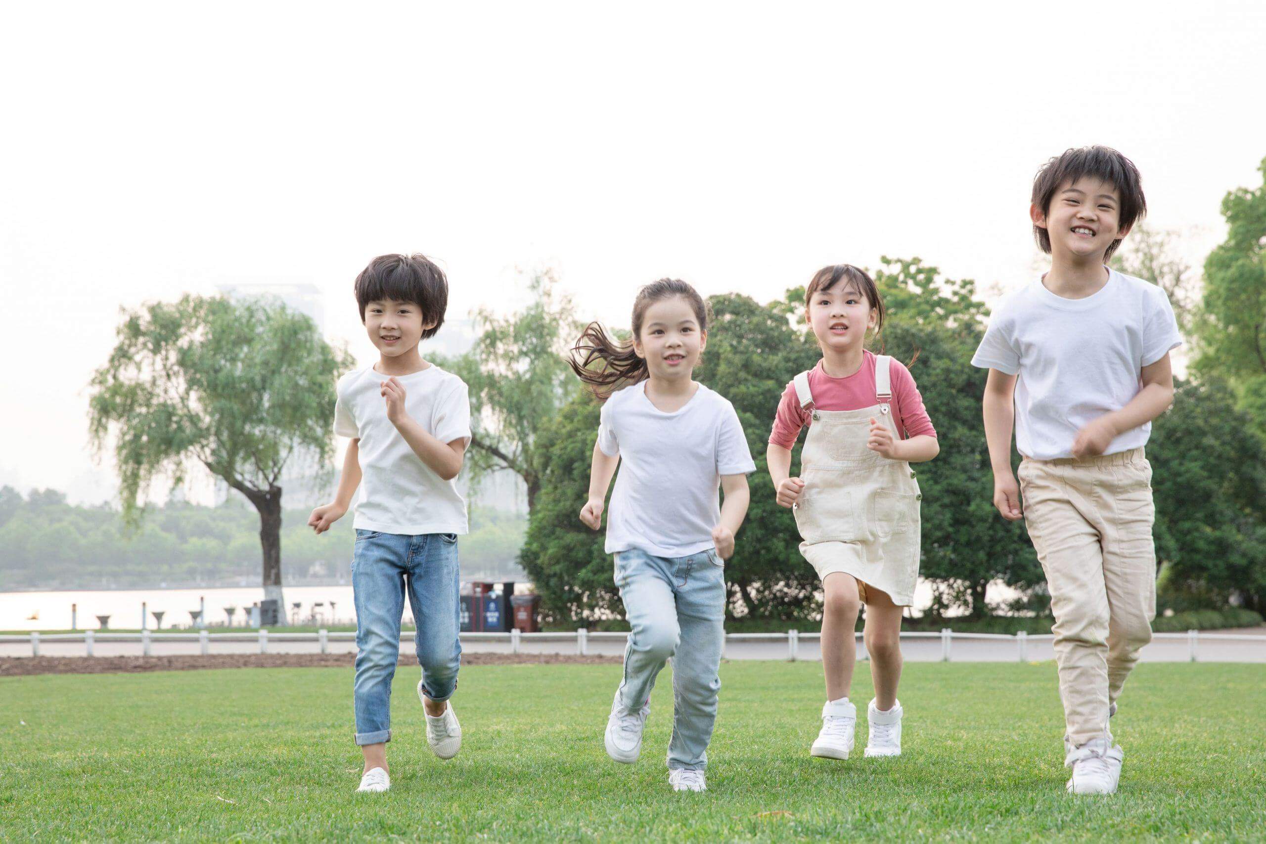 Mẹ hiểu gì về tâm lý trẻ 7 tuổi và làm sao để dạy con thật tốt? 39 con nít vui chơi