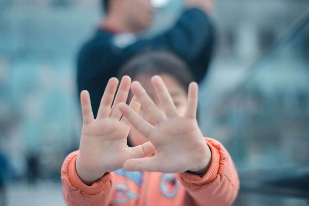 dấu hiệu trẻ bị tâm thần phân liệt