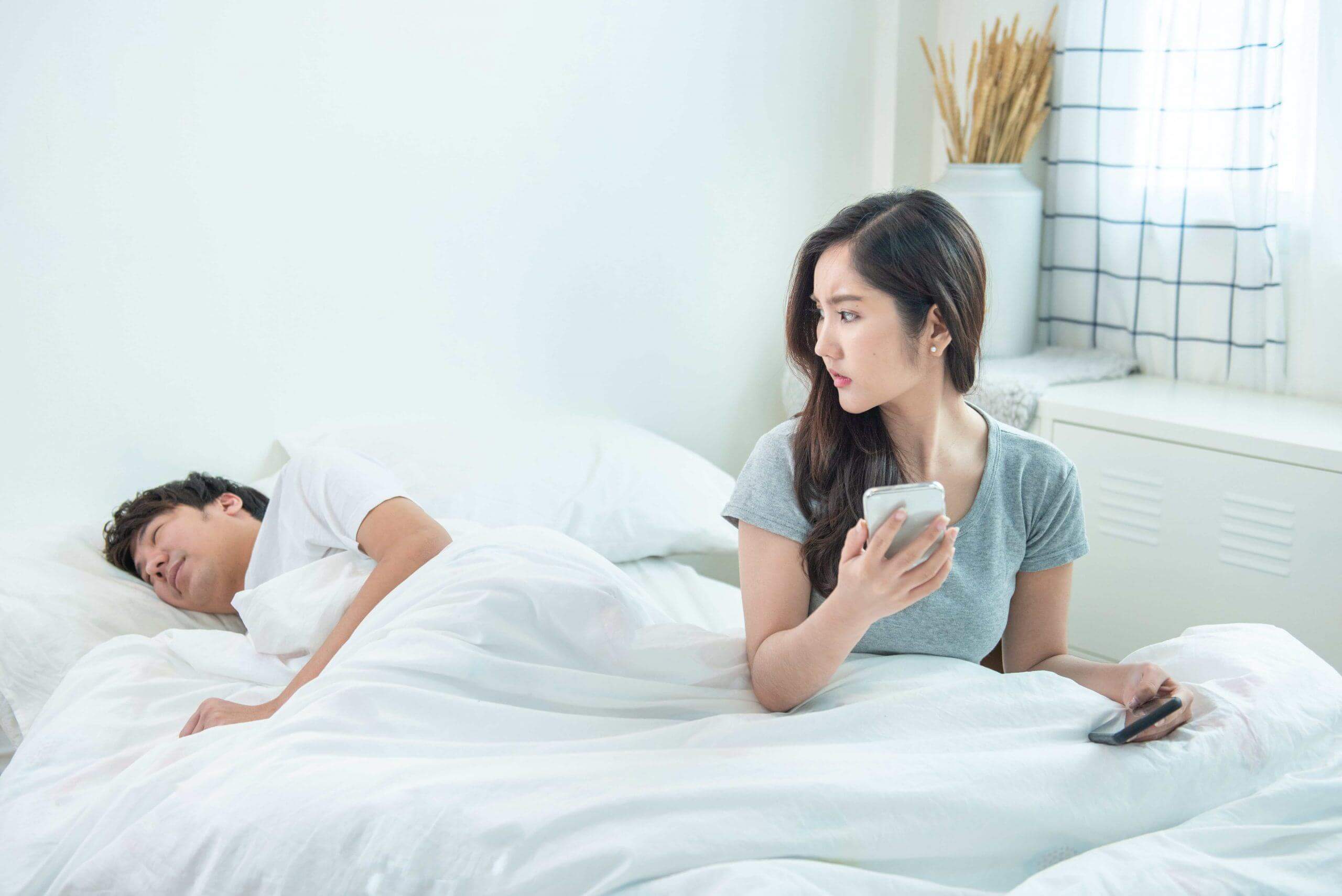 thói quen xấu kiểm tra điện thoại