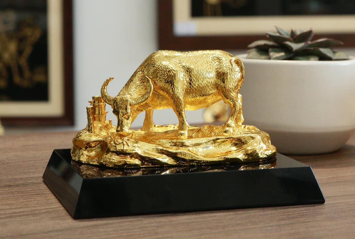8 vật dụng trang trí nhà cửa mang lại nhiều may mắn 42 trâu vàng trang trí nhà cửa