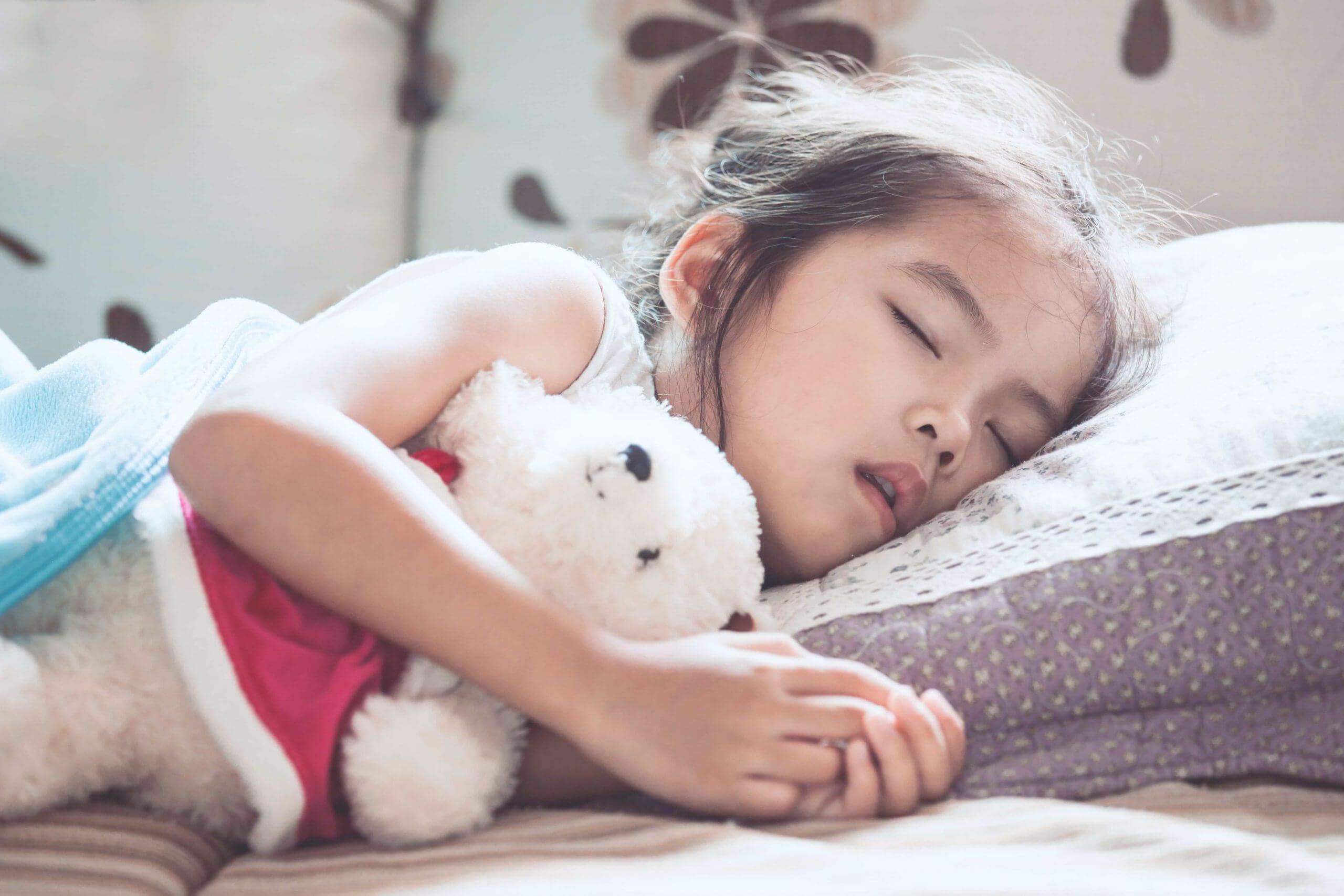 Trẻ nghiến răng khi ngủ có thể xem là bất thường không? 38 trẻ khi ngủ