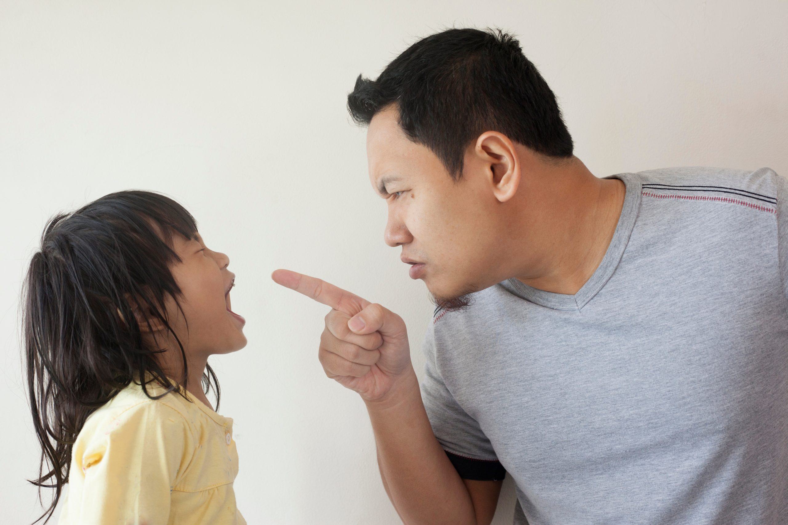 Đàn ông gia trưởng, đàn bà khổ! 40 bạo hành gia đình