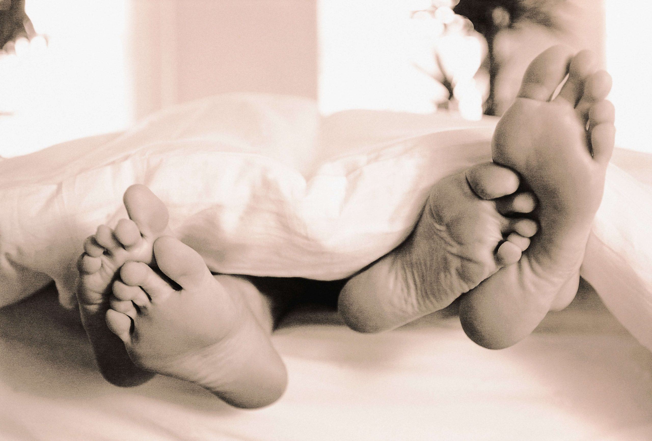 Vì sao ông bà ta thường dặn phải kiêng quan hệ vợ chồng trong ngày Tết? 39 tình cảm vợ chồng