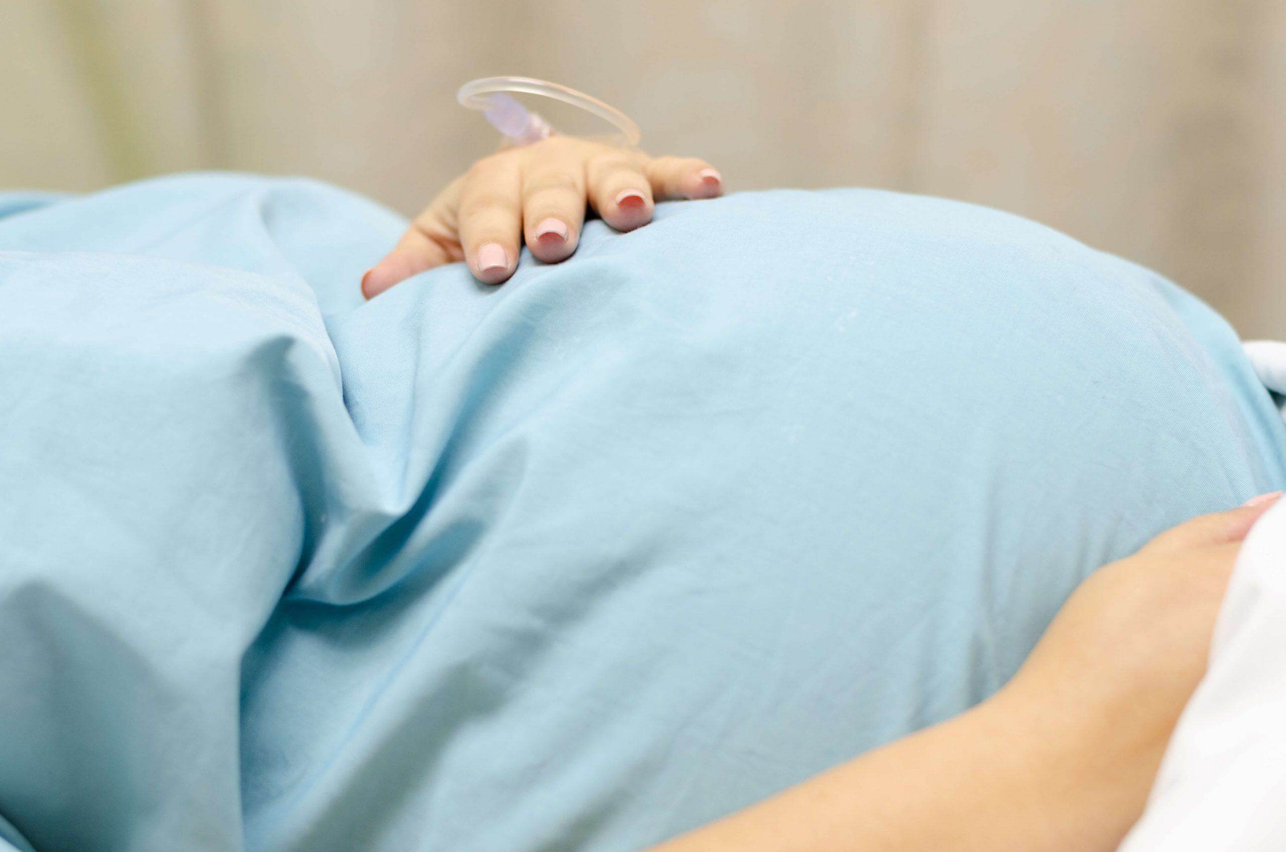 Giúp mẹ giải đáp thắc mắc: Sinh mổ lần 4 có nguy hiểm không? 40 mổ lấy thai