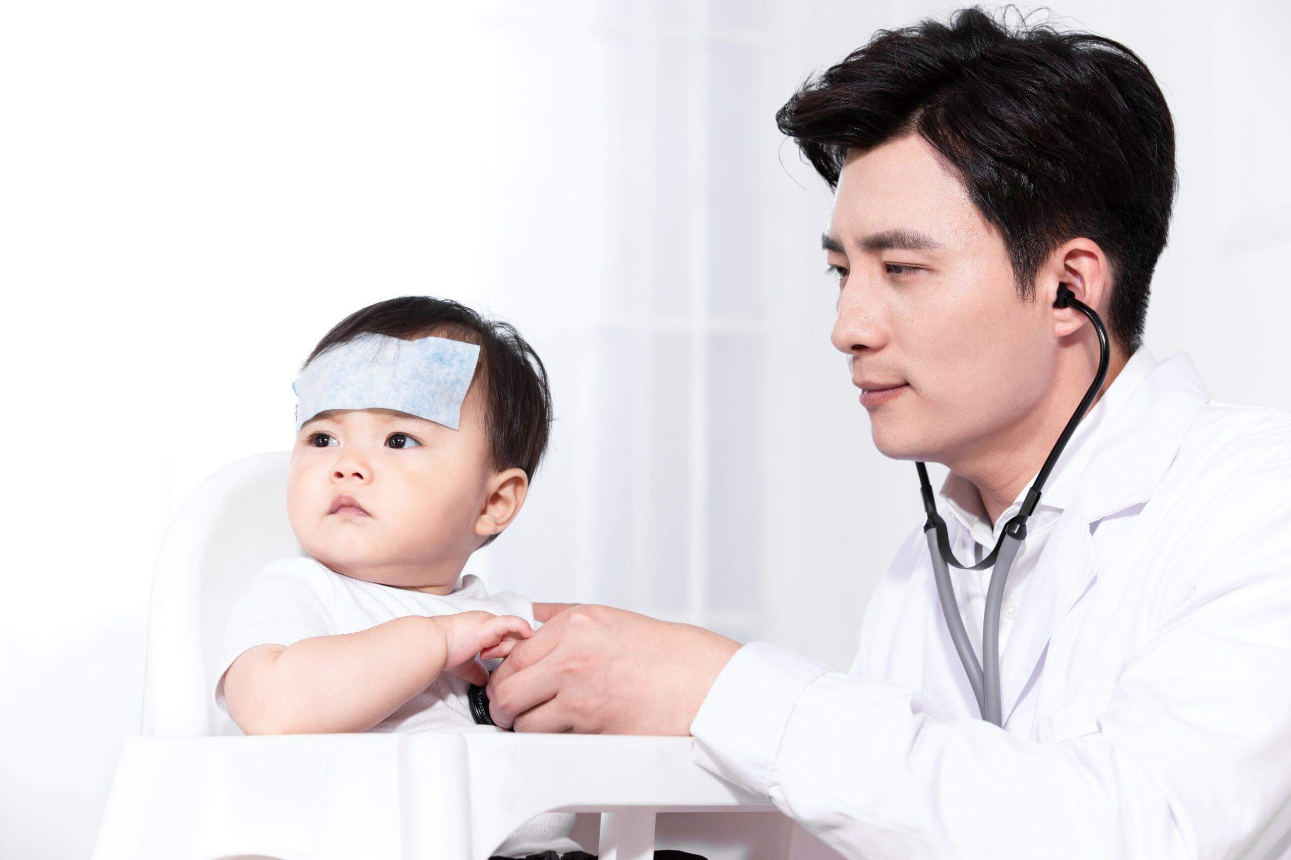 Mách mẹ cách xử trí nhanh khi bé bị say nắng, say nóng cực hay 38 bé bị kiệt sức