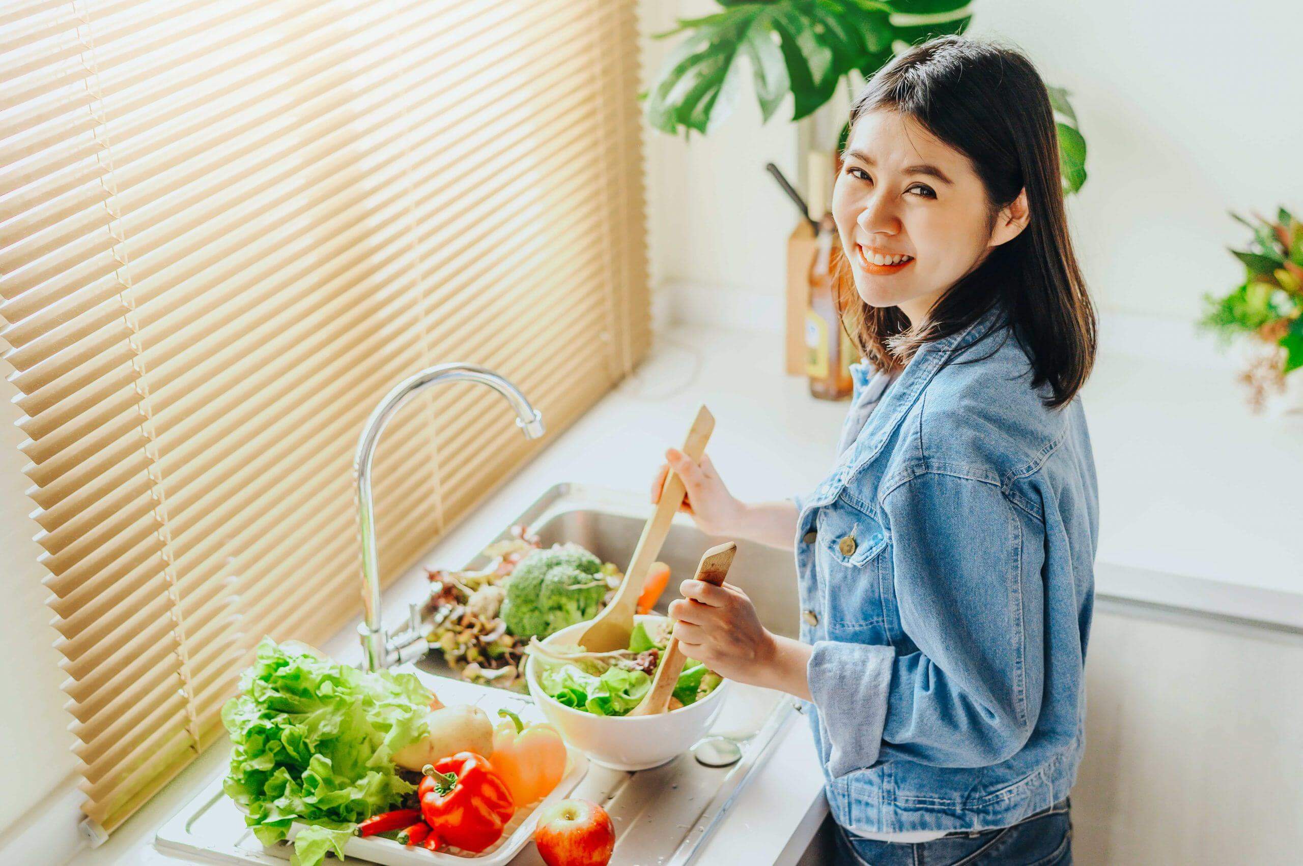 ăn nhiều rau xanh phụ nữ đến tháng nên ăn gì