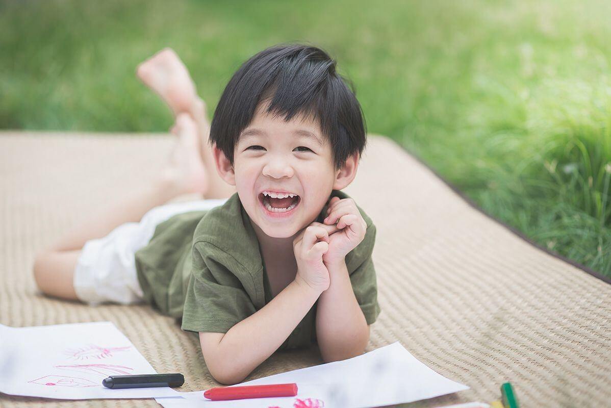 tre bi tu ky trẻ tự kỷ