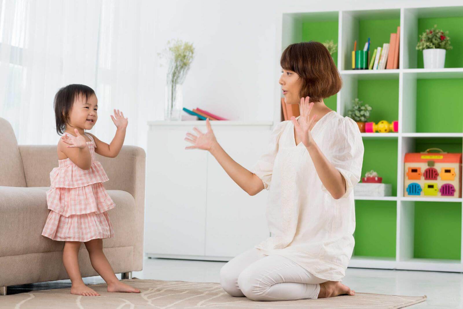 tre bi tu ky cách điều trị trẻ tự kỷ