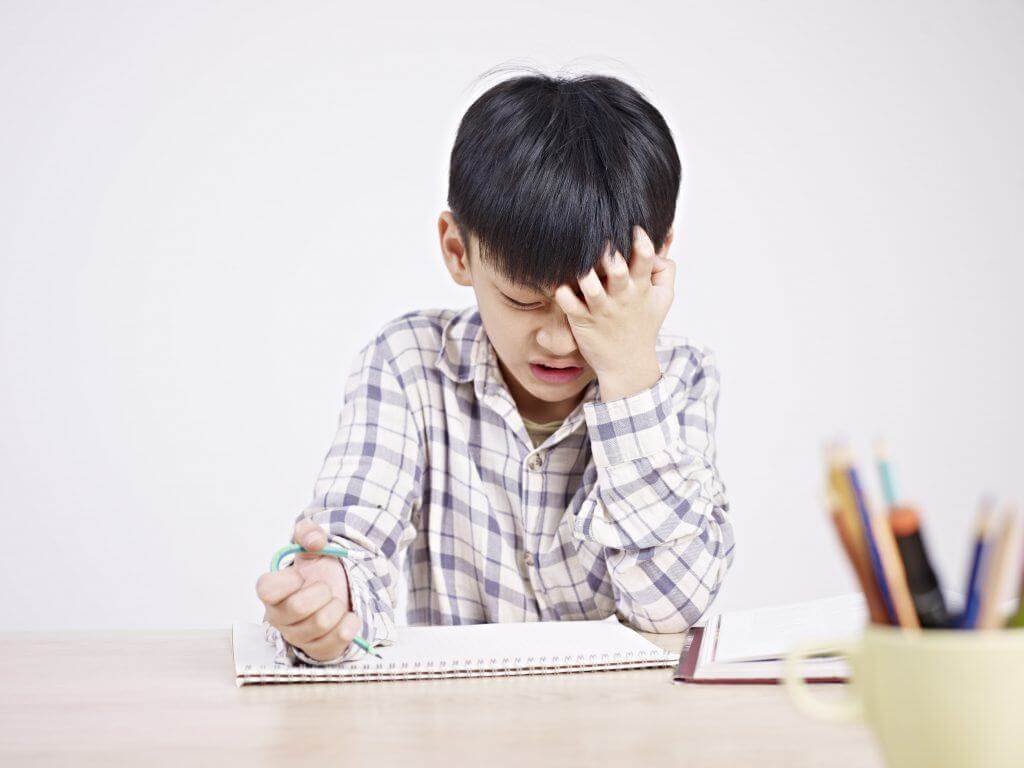trẻ bị stress