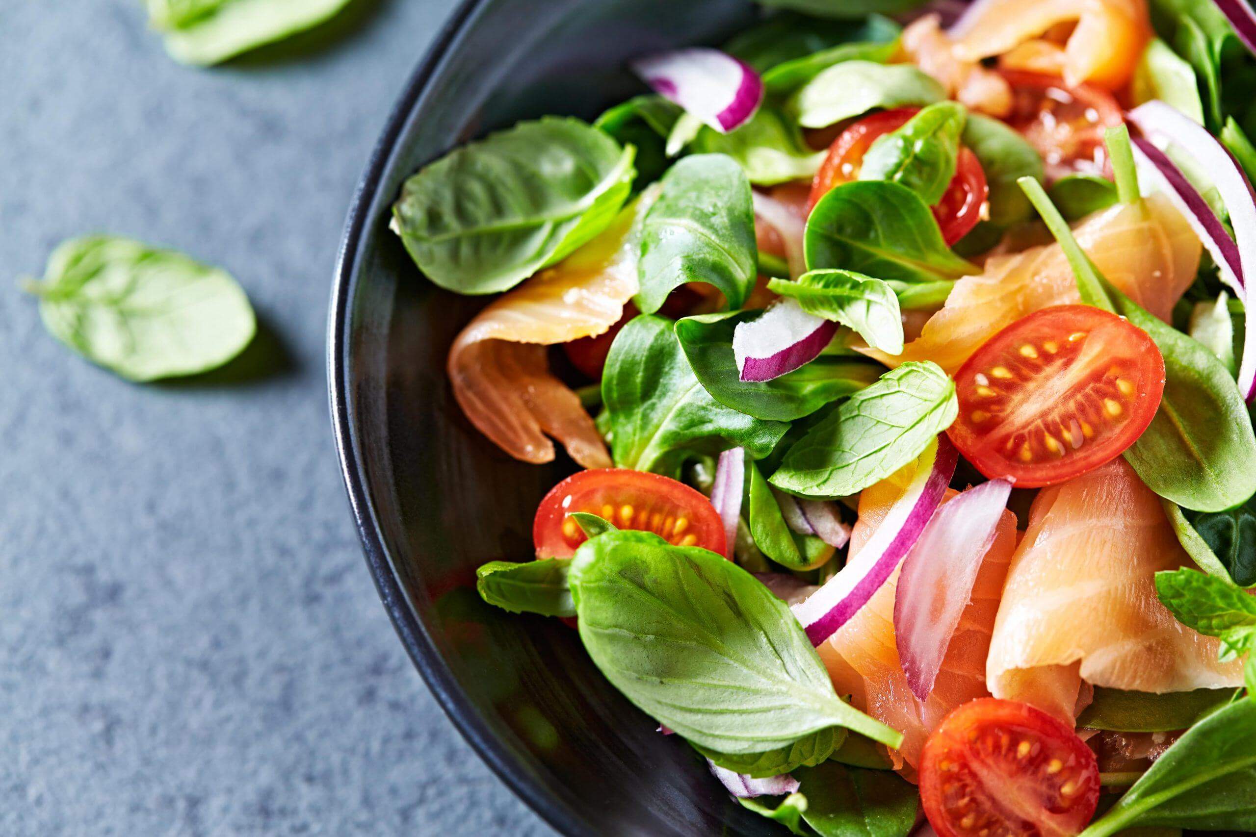 Giúp mẹ giải đáp thắc mắc, dùng dầu ô liu nấu ăn được không? 41 salad trộn