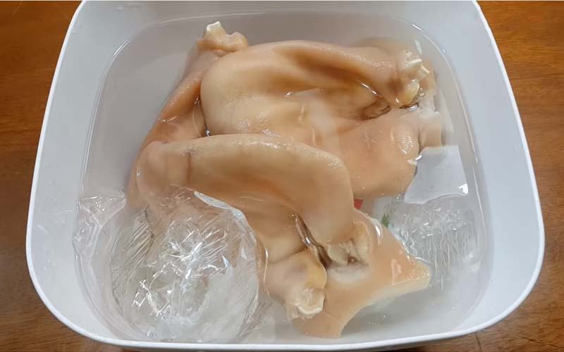 Mẹ đã biết cách làm gỏi hoa chuối thật ngon cho dịp cuối tuần này chưa? 37 tai heo gỏi