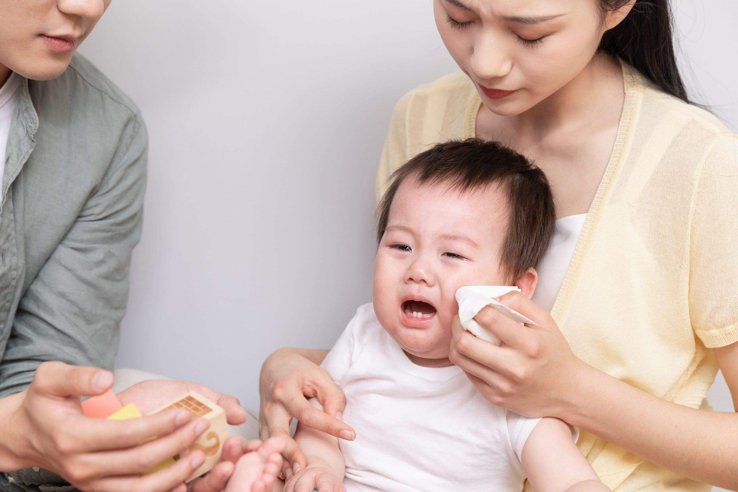 Nôn trớ ở trẻ sơ sinh, mẹ cần làm gì để xử lý và phòng tránh? 37 lo lắng bé nôn trớ
