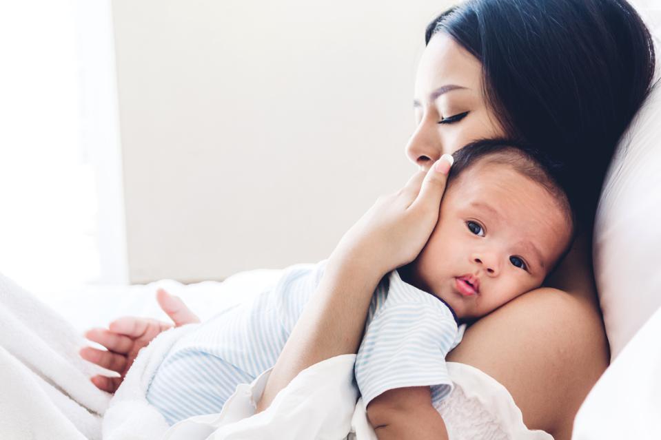 Cho con bú sữa mẹ trong đại dịch Covid cần lưu ý những gì? 36 cho con bú
