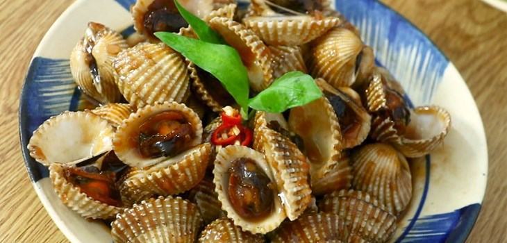 sò huyết xào me rau răm