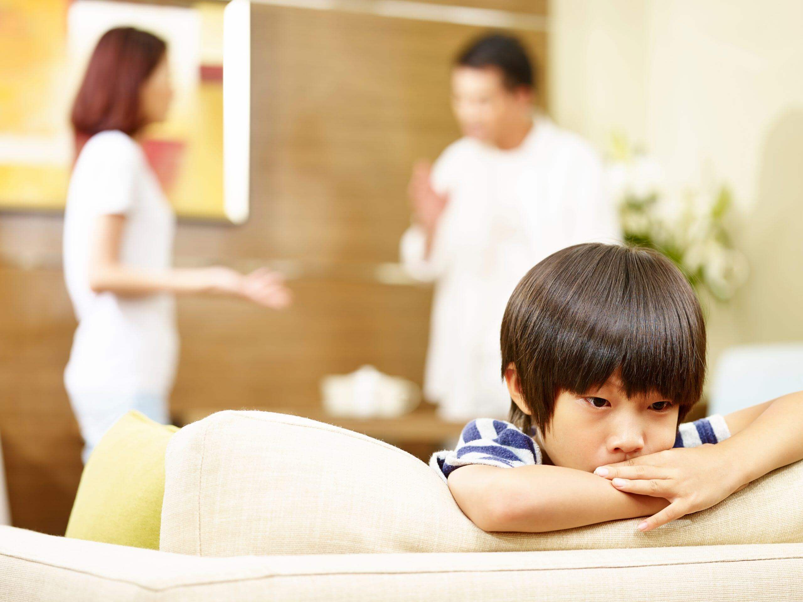Trẻ trầm cảm vì áp lực gia đình: Khi bố mẹ không còn là chỗ dựa... 35 trẻ trầm cảm