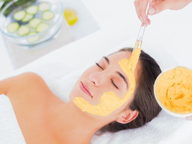 7 cách làm mặt nạ nghệ chăm sóc da tại nhà cho nàng "lột xác" mùa dịch 35 cách làm mặt nạ nghệ