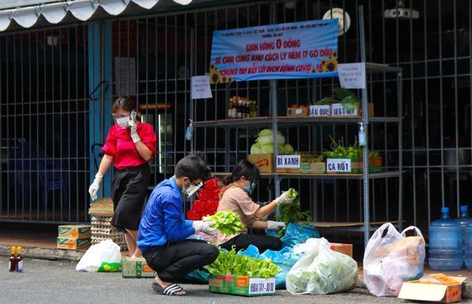 Những chuyện 'cóp nhặt' được trong cơn bão dịch ở TP HCM 34 cơn bão dịch