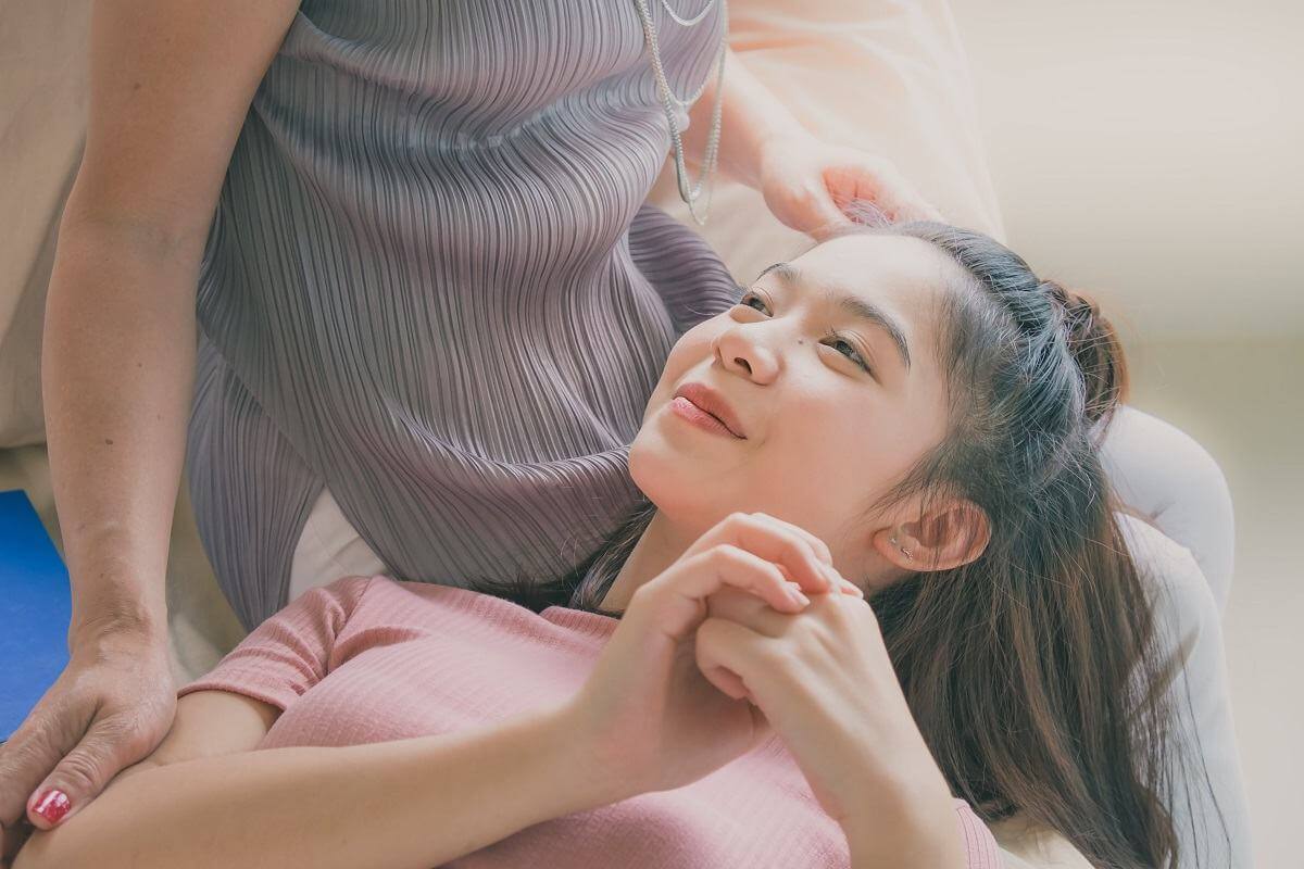 3 dấu hiệu khi con yêu sớm và cách xử trí thông minh cho mẹ 40 tâm sự với mẹ