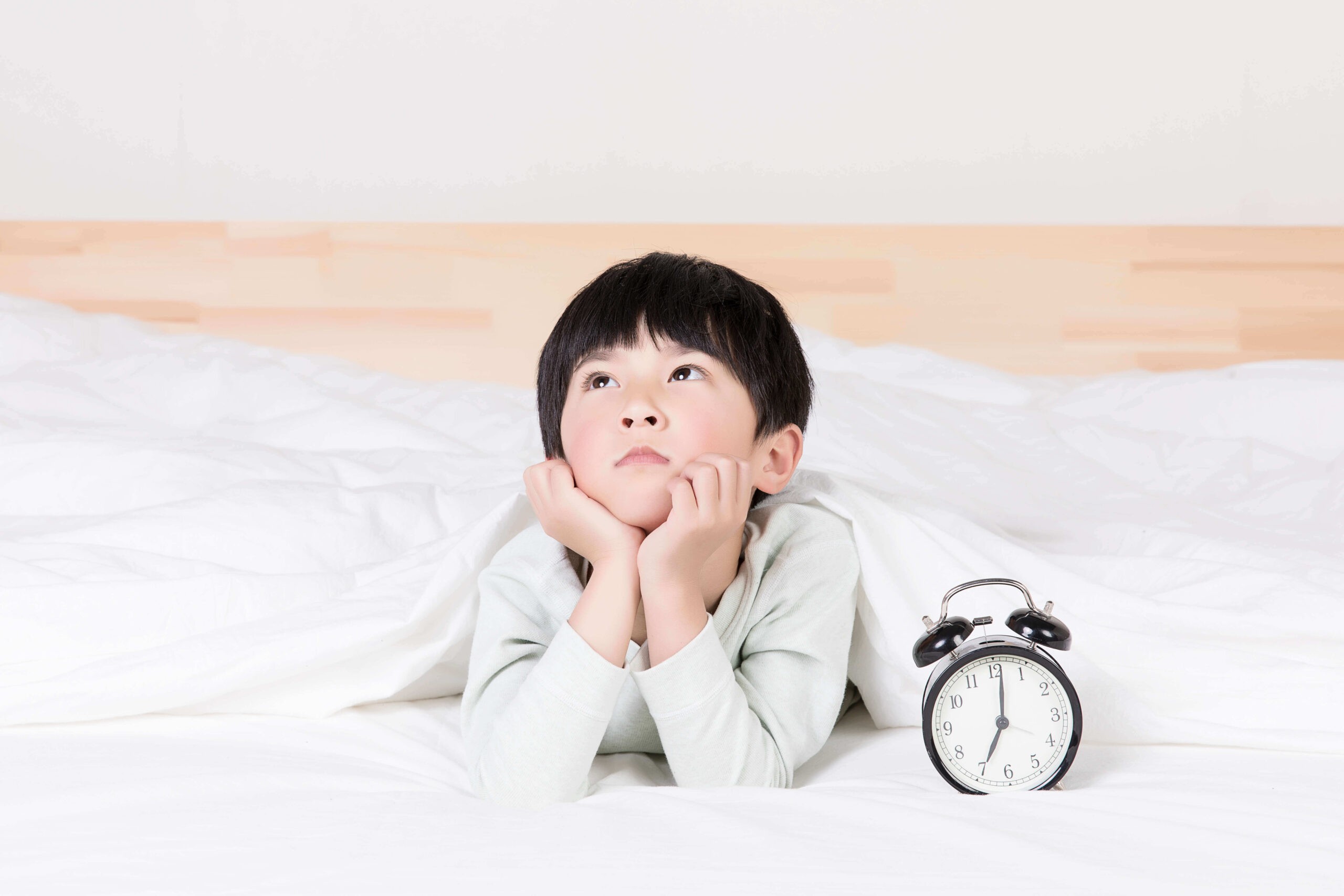 trẻ ở nhà mùa dịch covid