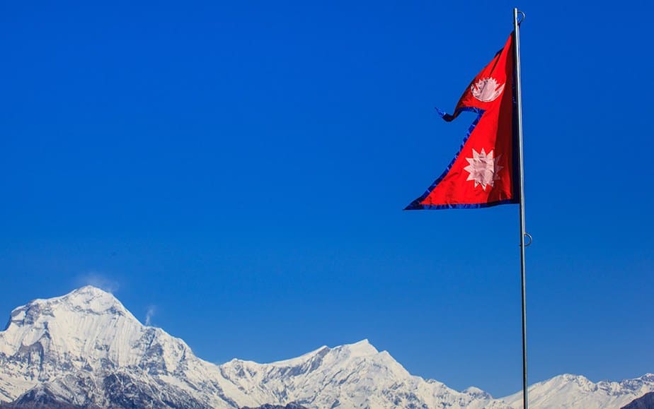Quốc kỳ của các quốc gia trên thế giới, mẹ chỉ ngay cho bé yêu nhé! (Phần 1) 104 Nepal