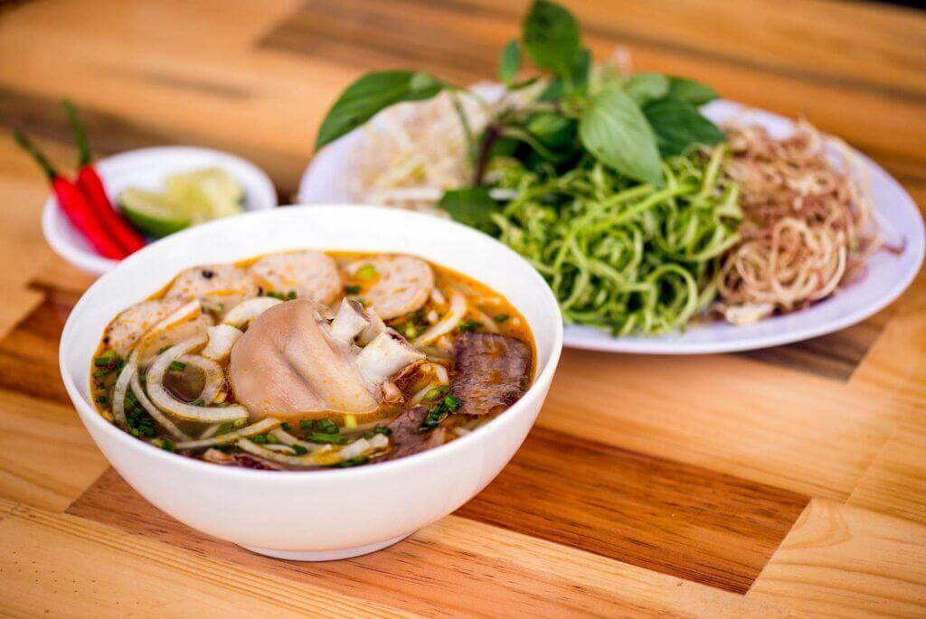 Cách nấu bún bò Huế chay và mặn siêu ngon cho gia đình 34 nấu bún bò huế