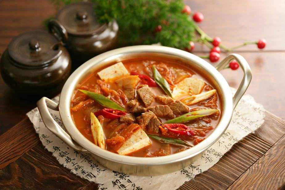3 cách nấu lẩu bò thơm ngon, chiêu đãi gia đình ngày giãn cách 37 lẩu bò khoai môn