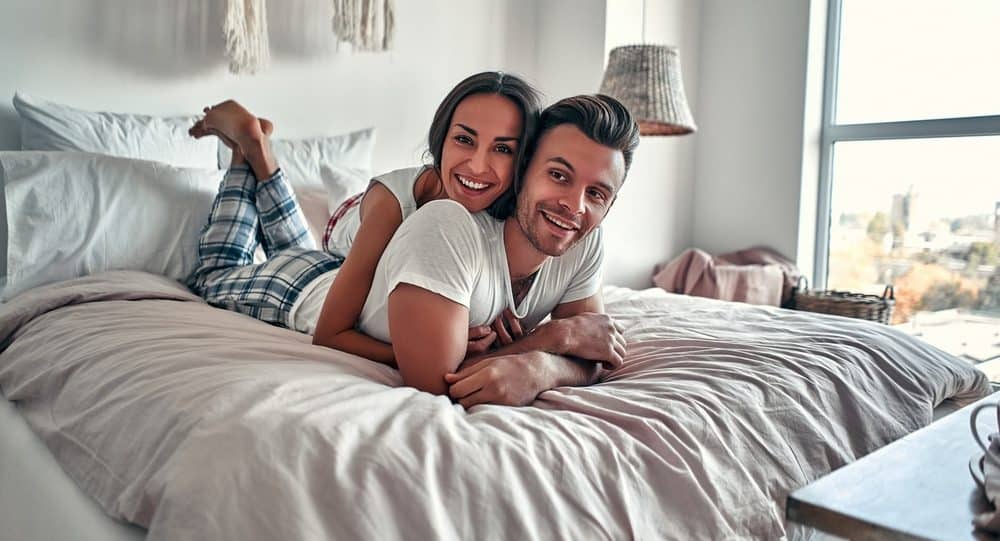 Các cặp đôi hạnh phúc thường làm 11 điều này trước khi ngủ 36 cặp đôi hạnh phúc