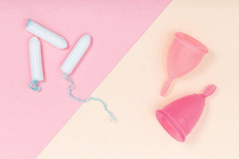 tampon và cốc 