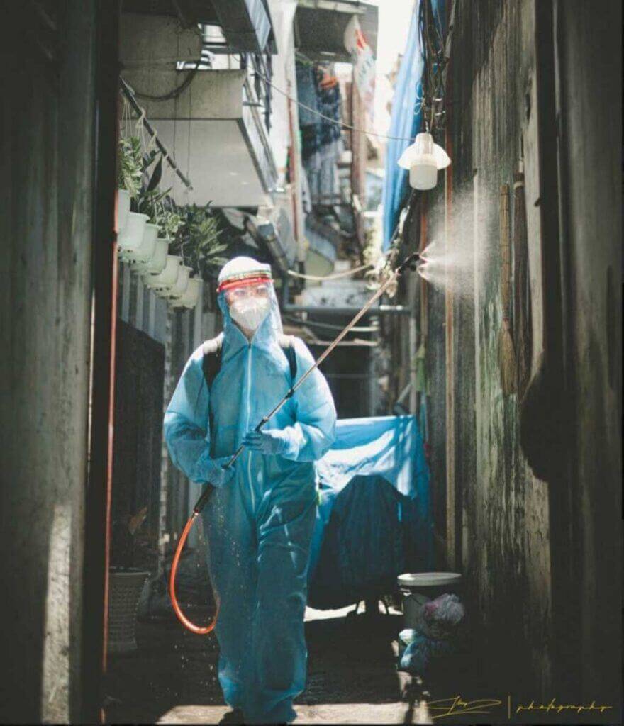 Đội hình khử khuẩn mùa dịch: Da bỏng rát, ngất xỉu... là chuyện thường tình 38 mùa dịch