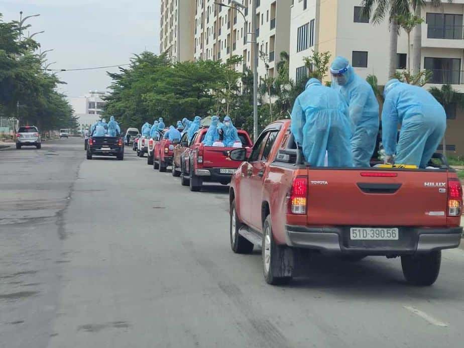 Đội hình khử khuẩn mùa dịch: Da bỏng rát, ngất xỉu... là chuyện thường tình 39 dịch covid-19