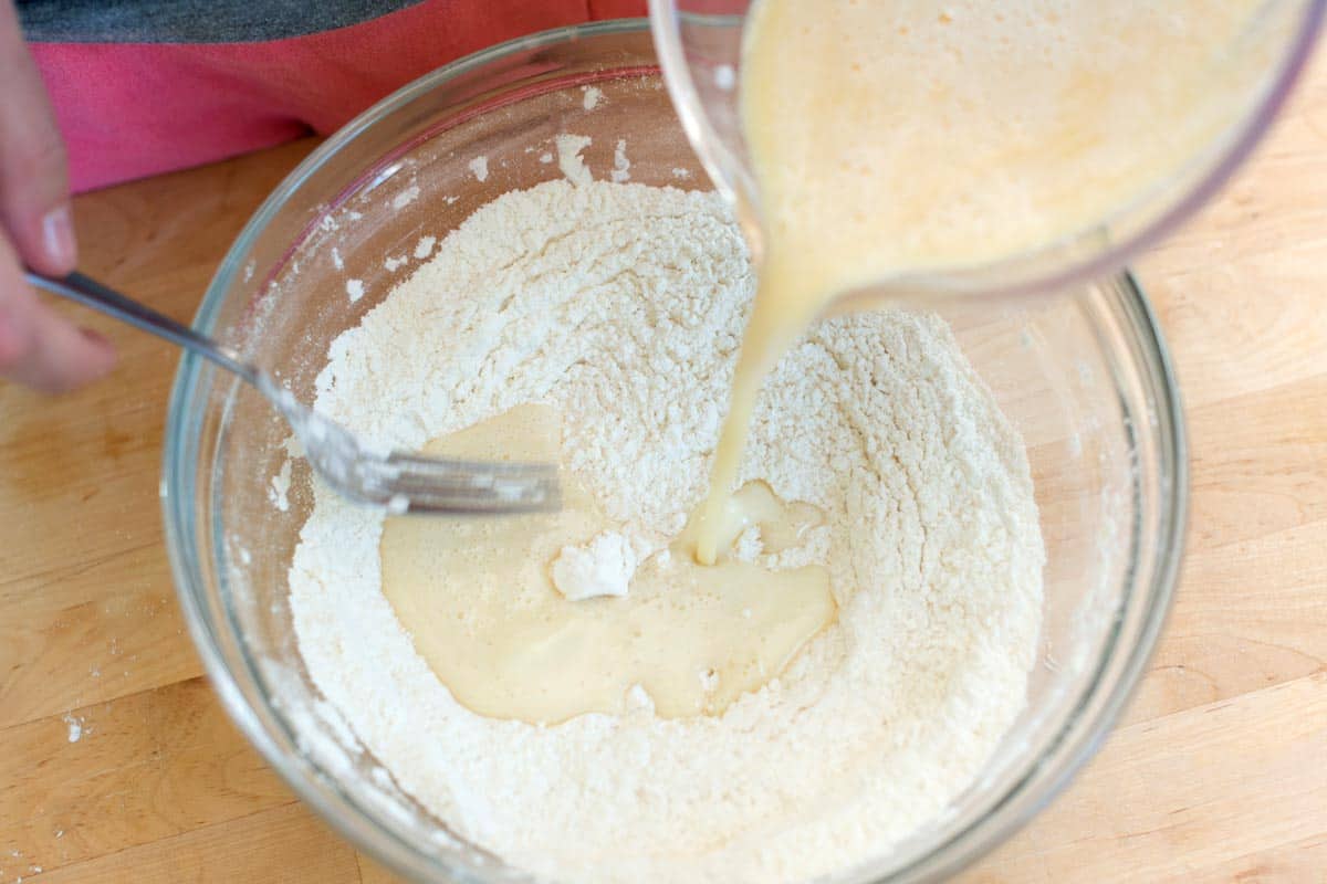 Mẹo làm bánh pancake mềm mịn cho bé yêu ở nhà nghỉ dịch 38 làm bánh pancake ngon