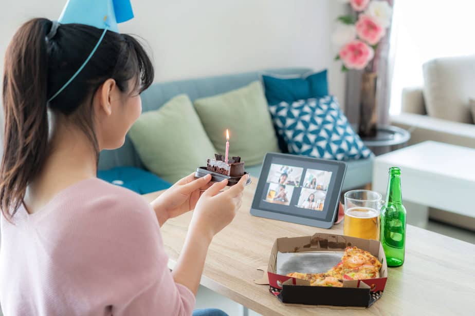 Hàng ngàn người mắc hội chứng sốt cabin vì ở nhà quá lâu 41 video call