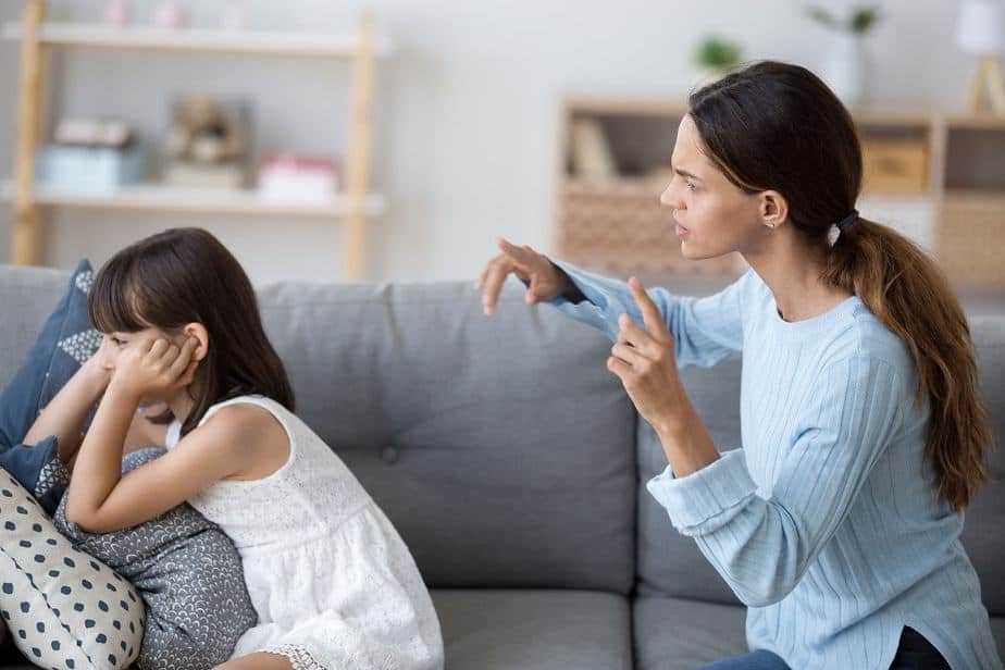 Tâm lý trẻ mầm non: Gặp người lớn không chào có phải trẻ hư? 41 không nên quát mắng và chỉ trích trẻ