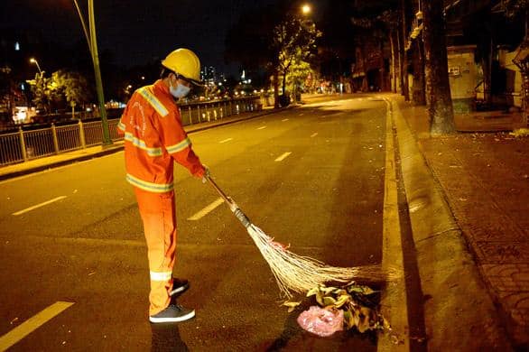 Những người không ngủ sớm trong đêm thành phố vắng lặng 45 ảnh hưởng covid-19