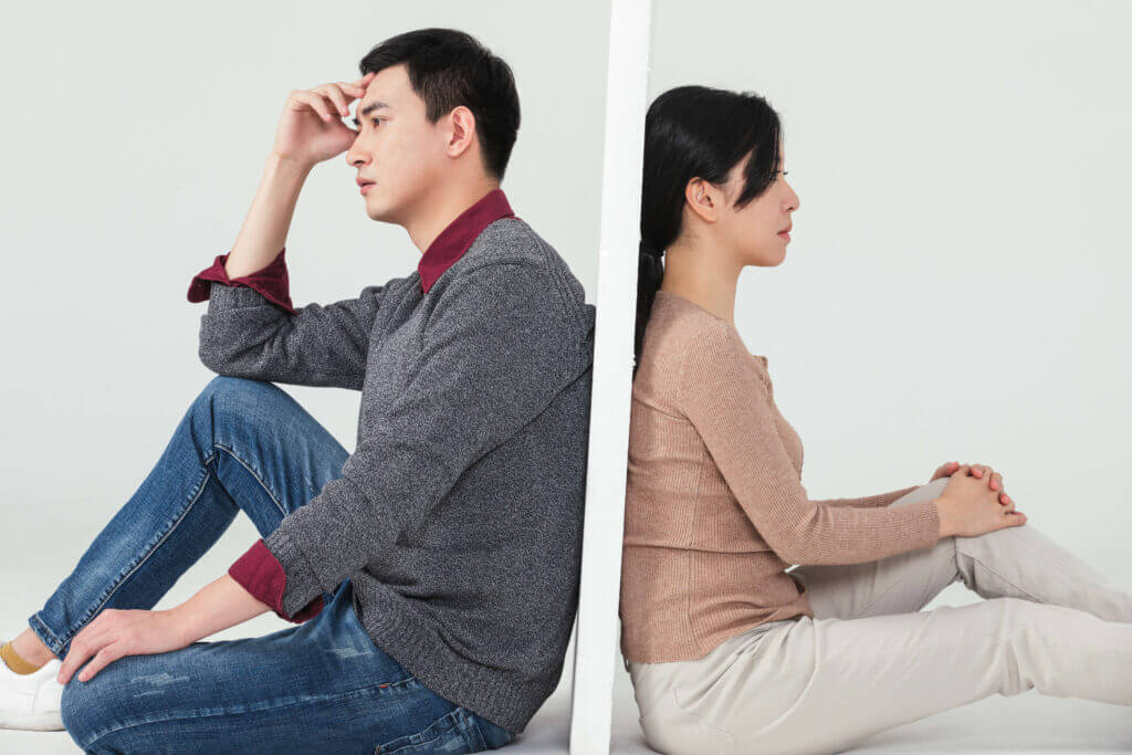 Vợ chồng hết tình cảm với nhau thể hiện qua 6 dấu hiệu này! 39 ly hôn