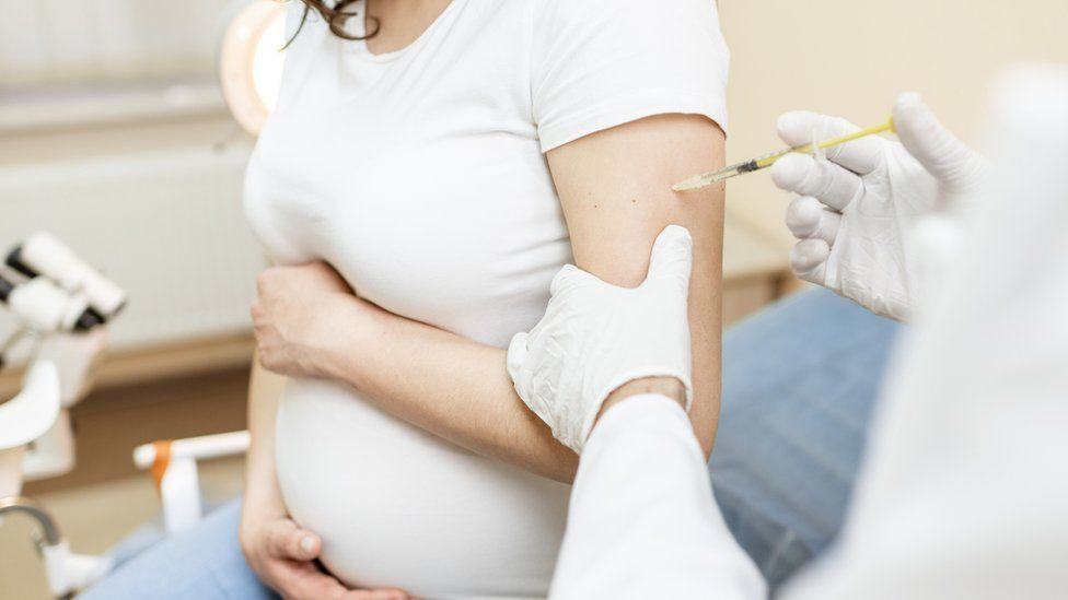 Tiêm vaccine Covid 19 cho mẹ bầu có đảm bảo an toàn? 37 mẹ bầu nên tiêm vacxin gì